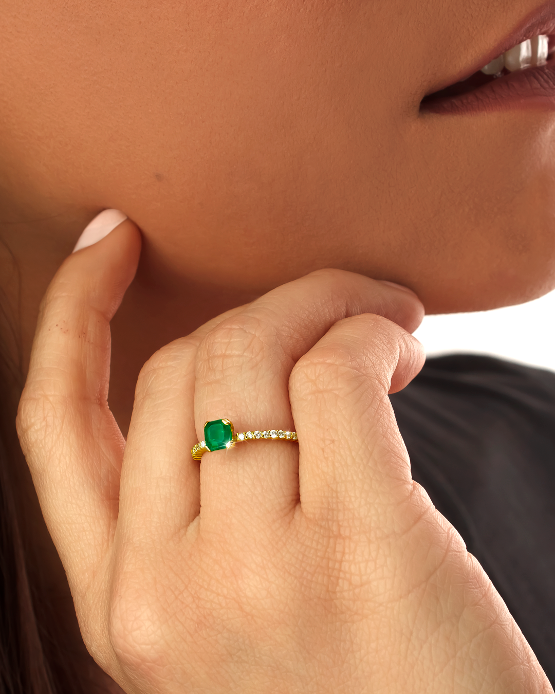 Anillo de compromiso JOK con esmeralda