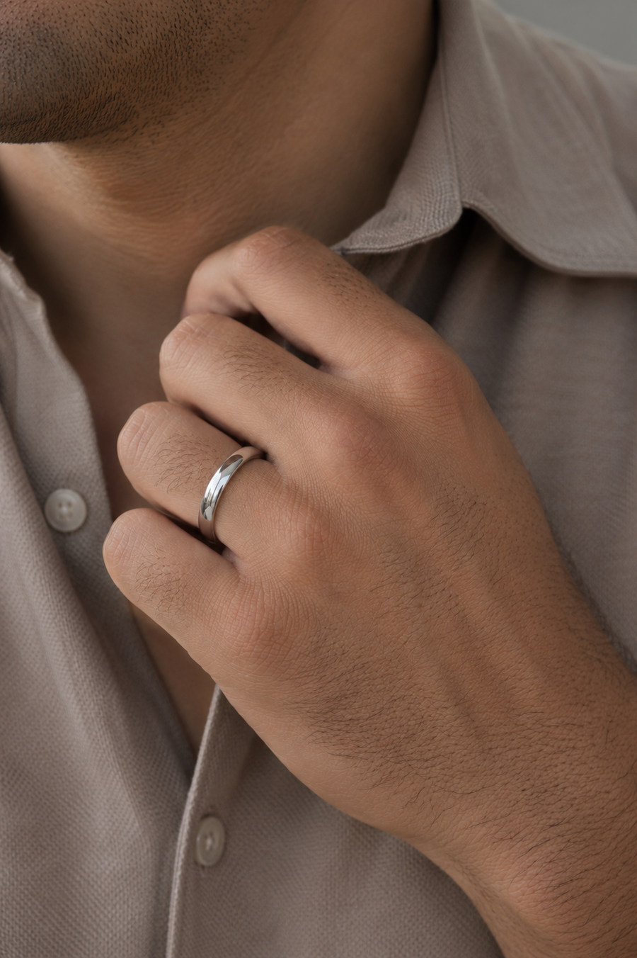 Alianza de matrimonio a media caña oro blanco